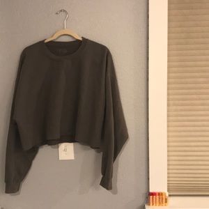 Oversized long sleeve crop